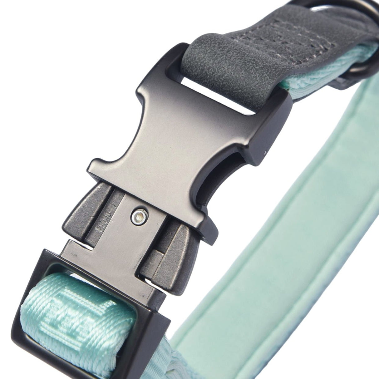 the dog collar comes with durable quick release metal buckels and adjustabloe straps