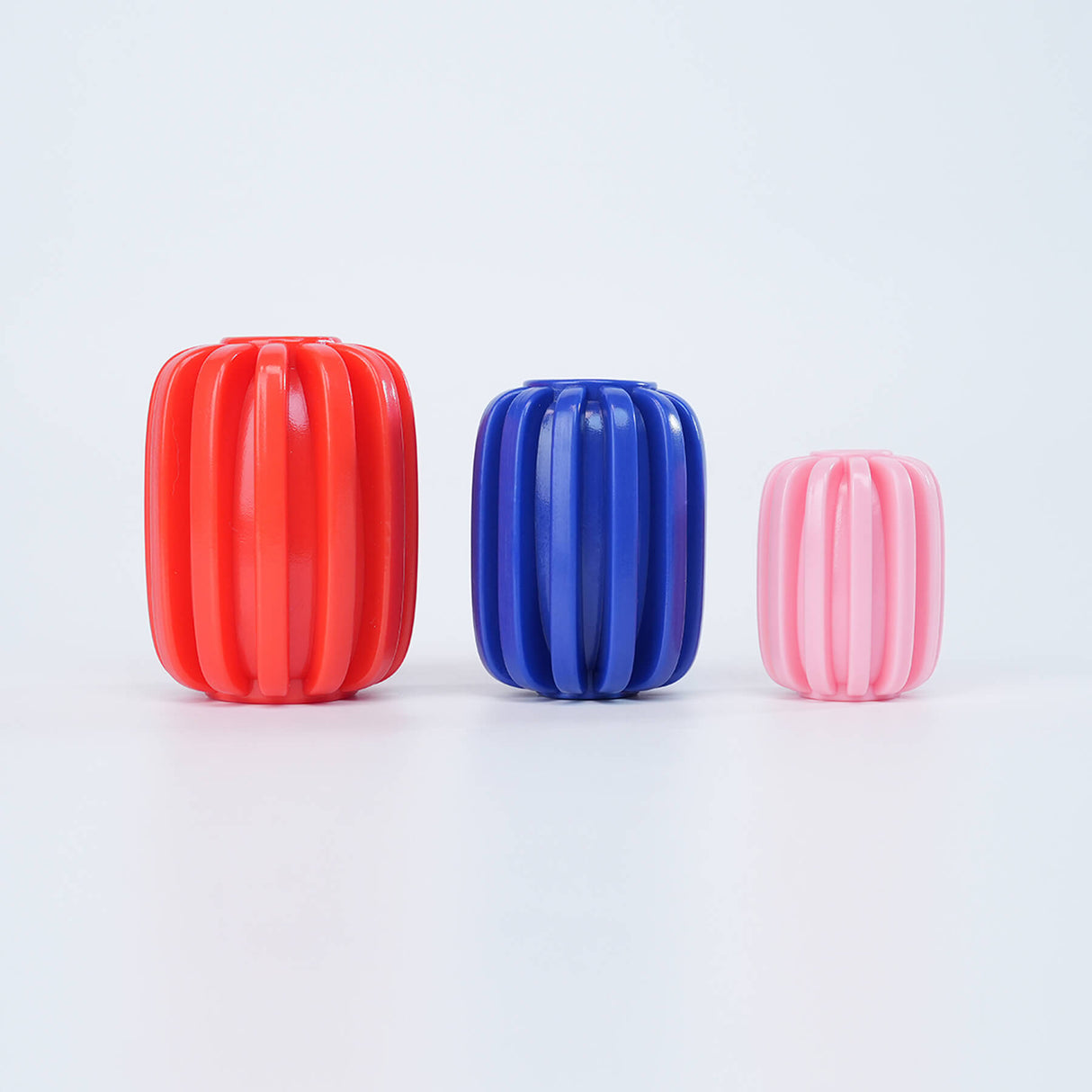 Optional 3 sizes of these rubber treat toys: S:2.01*2.64”M:2.6*3.43”L:2.99*3.94”
