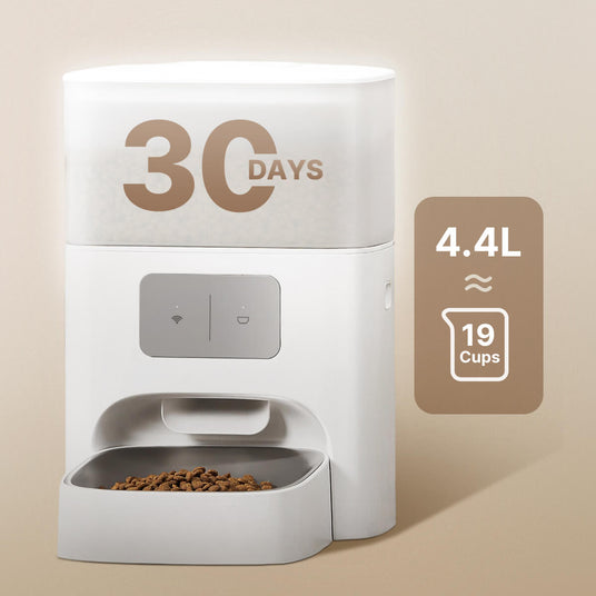 4.4L 1.2 Gallon food container can be fed up to 30 days for one cat